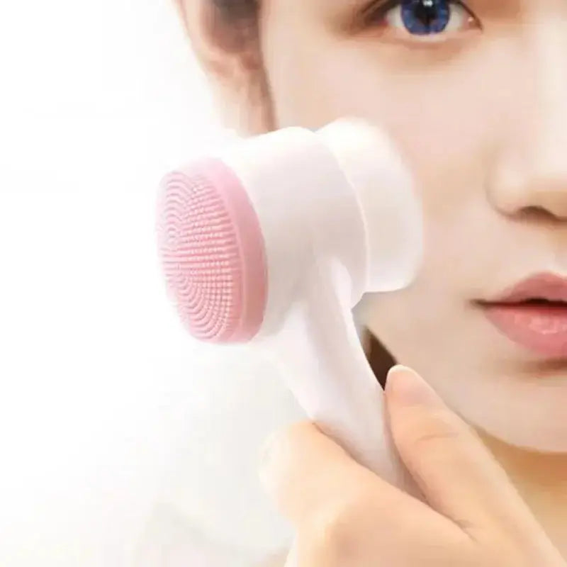 Brosse nettoyante en silicone double face pour le visage, utilisée pour un nettoyage doux de la peau.