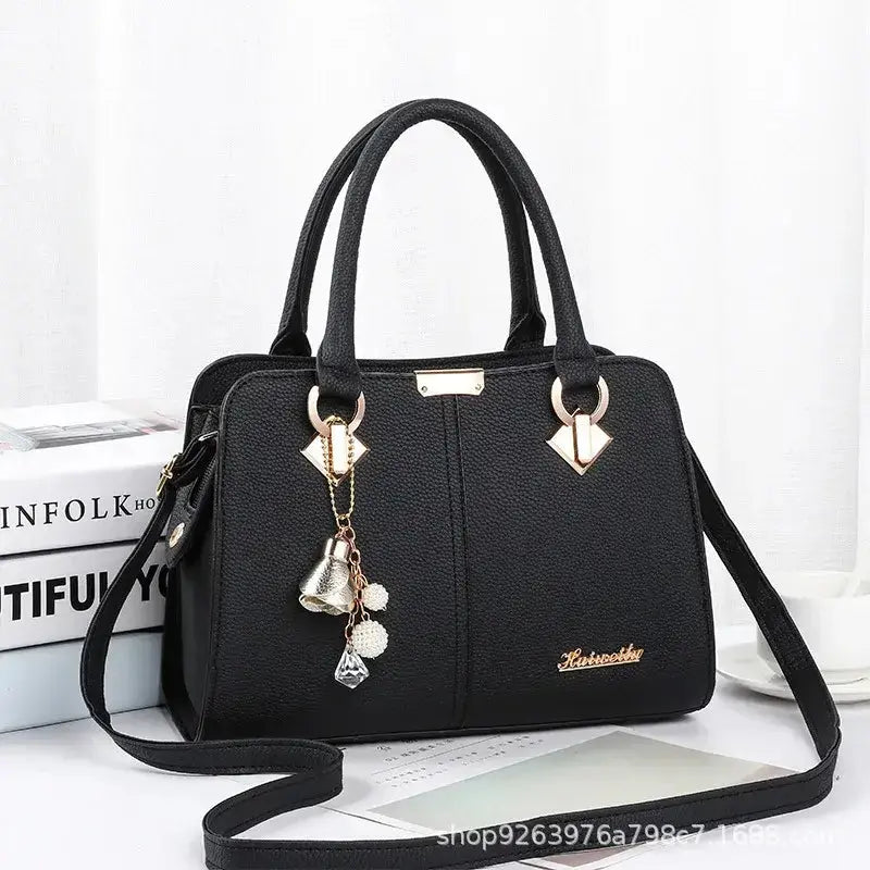 Nouveau sac à bandoulière noir pour femme, sac en PU avec décoration élégante et grande capacité.