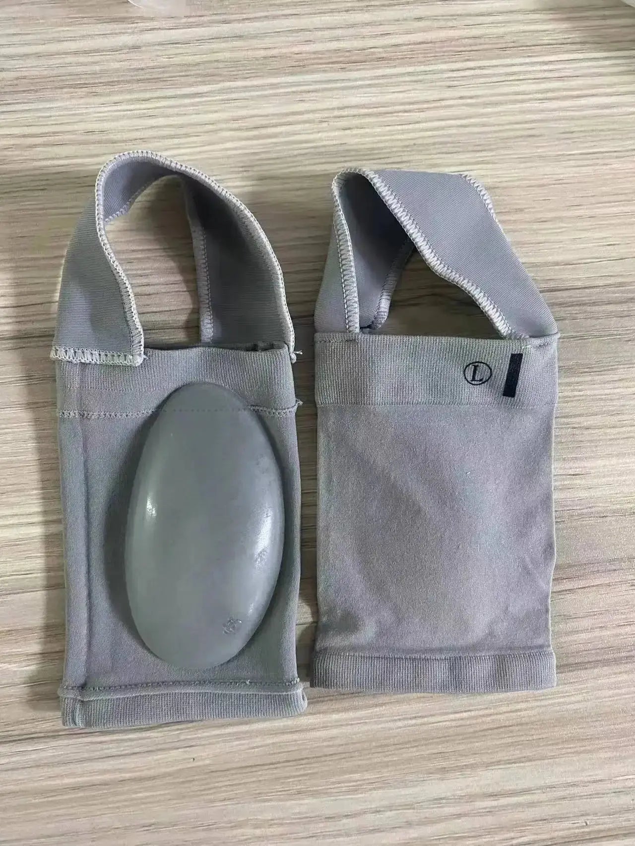 Arch support sleeves designed for flat foot support and plantar fasciitis relief, featuring compression technology for comfort.