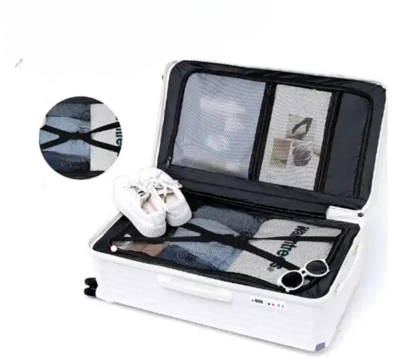 Valise multifonctionnelle ouverte avec vêtements et chaussures organisés, porte-gobelet et port USB.
