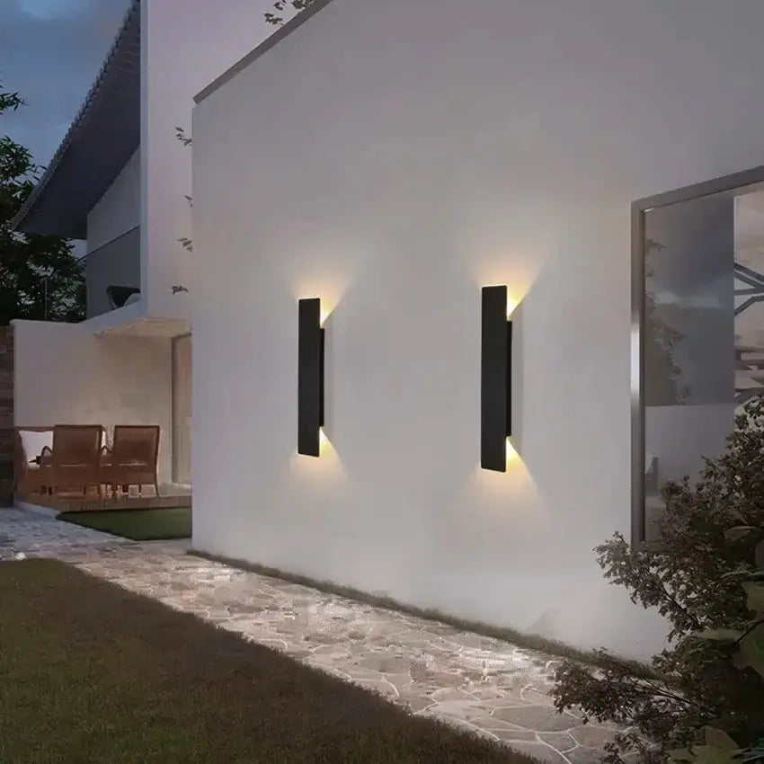 Appliques murales extérieures noires en aluminium, éclairage LED moderne pour décoration extérieure.
