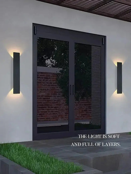 Appliques murales extérieures étanches noires en aluminium, éclairage LED doux et superposé.