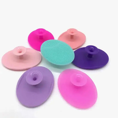 Gamme de brosses nettoyantes en silicone pour visage, idéale pour un nettoyage en profondeur et un gommage doux.