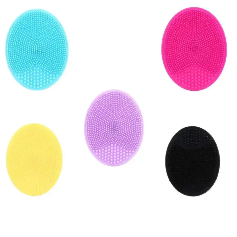 Brosse nettoyante pour le visage en silicone, disponible en cinq couleurs, pour un nettoyage en profondeur des pores.