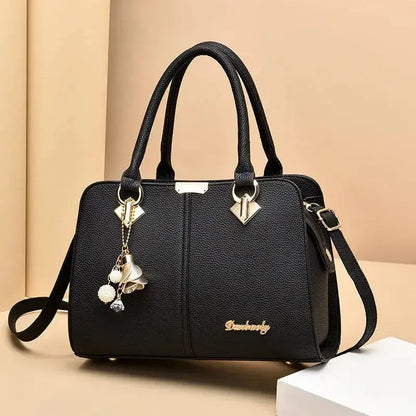 Sac à main noir en PU avec ornements, idéal pour femmes et polyvalent pour différentes occasions.
