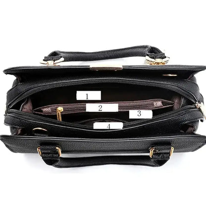 Vue intérieure du sac à bandoulière femme, montrant plusieurs compartiments et poches pour une grande capacité d&